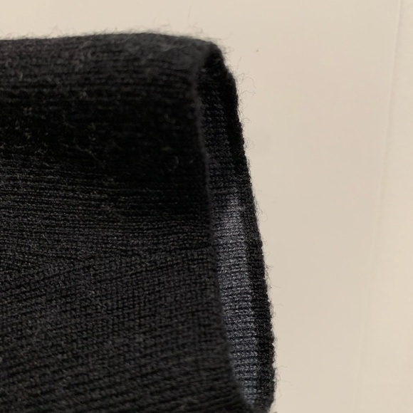 Babaton Aritzia Long Sleeve Black
Merino Wool Cardigan Size Sm - Picture 4 of 12